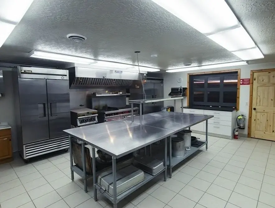 Full kitchen